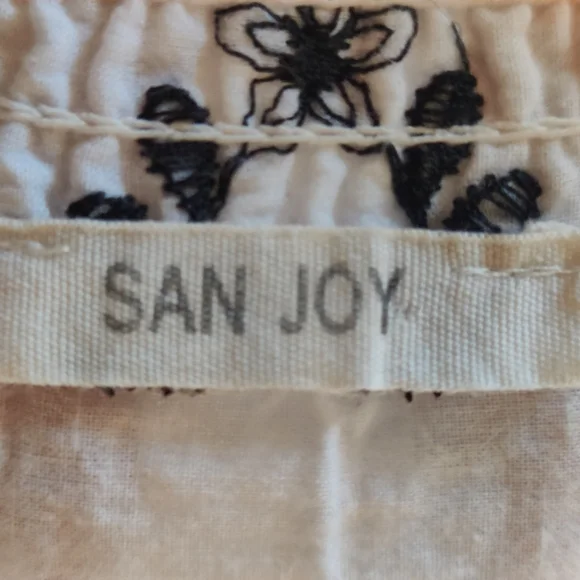 San Joy Elegant Black and White Crop Top - Picture 4 of 6